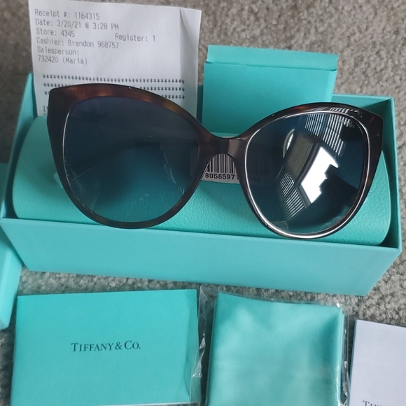 Tiffany new host pick  new sunglasses comes with all xo bagged etc all 2025 firm - Picture 3 of 17